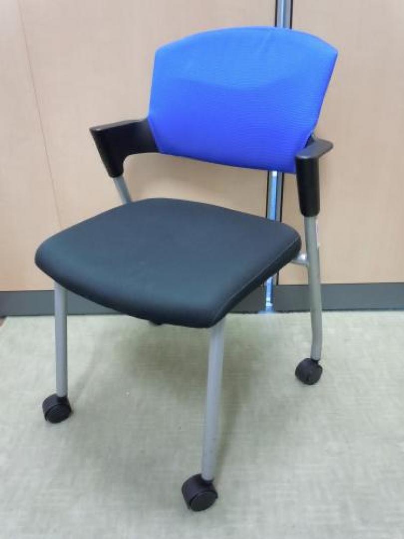 【人気商品！】　コクヨ　■　スタッキングチェア　■　肘付　■　Ｐｒｏｔｔｙ　プロッティ　　■　キャスター付！ 	【会議チェア】
                                    中古
            