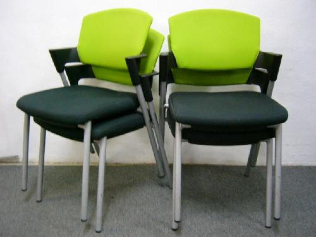 【セット商品！】　■KOKUYO　■　スタッキングチェア４脚セット　■プロッティ（Protty）　【会議チェア】
                                    中古
            