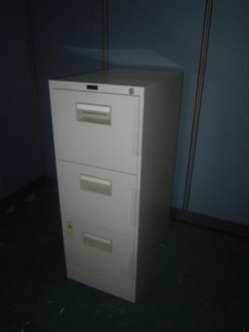 Ａ4 3段キャビネット　入荷　省スペース向け書庫！
                                    中古
            