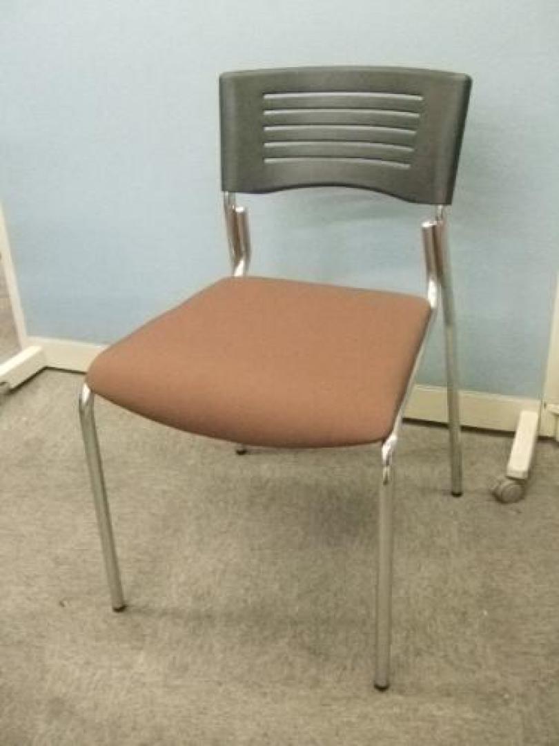 メーカー不明　スタッキングチェア　状態良好です。【会議チェア】
                                    中古
            