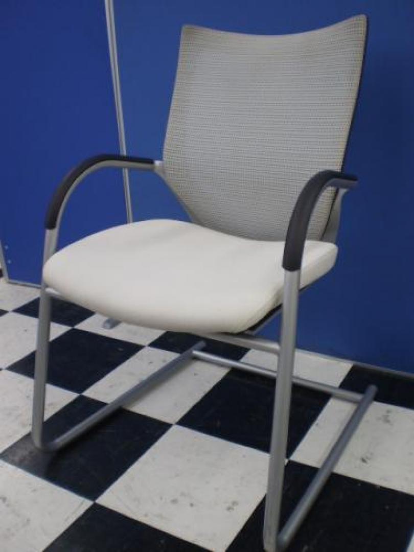 ■状態良好■オカムラ製バロン（Baron）■ミーティングチェア■4脚限り■人気のメッシュチェア■【会議チェア】
                                    中古
            