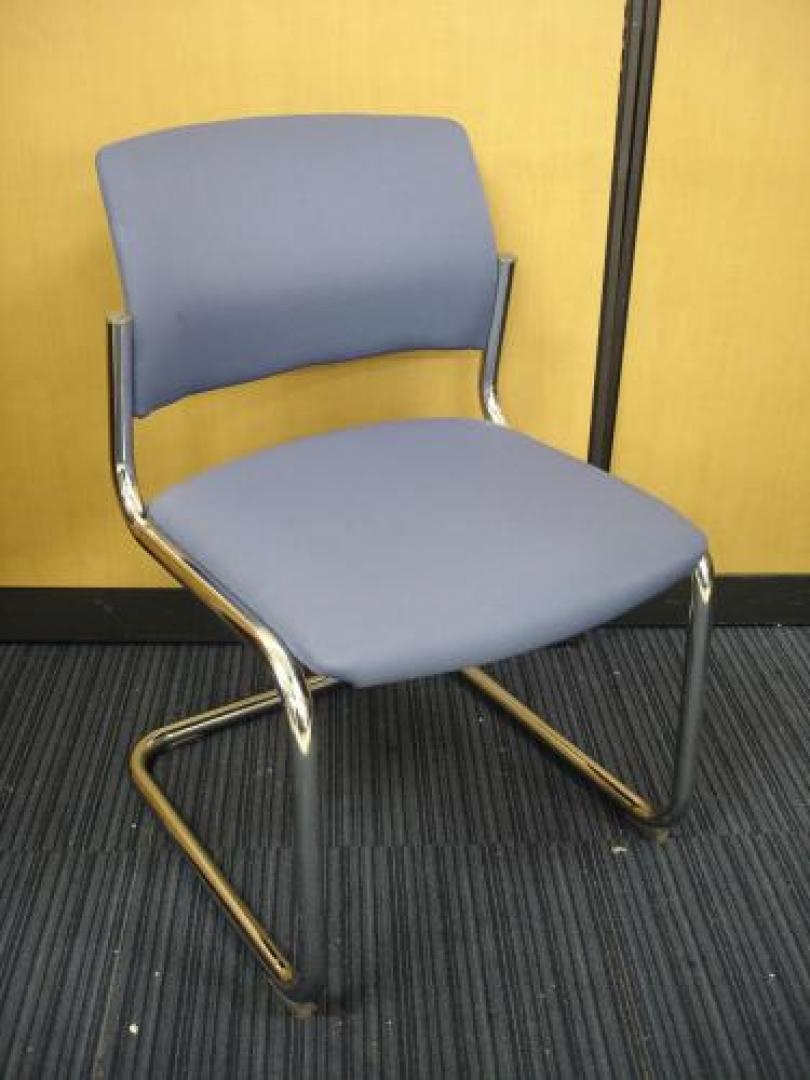 【コクヨ製】【ブルー】【会議にピッタリ】<br>可愛いミーティングチェア！【会議チェア】
                                    中古
            