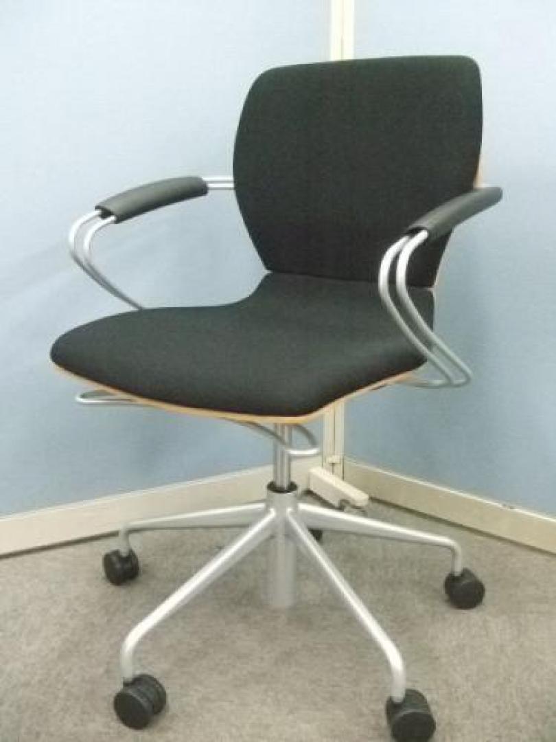 イトーキ製チェア SHINTA（シンタ）登場！【会議チェア】
                                    中古
            