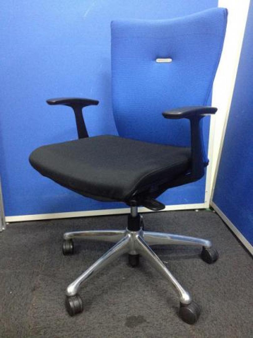 11/6在庫情報【オカムラ】【フィーゴ】【ハイバック】【肘付】【ブルー】【OAチェア】
                                    中古
            