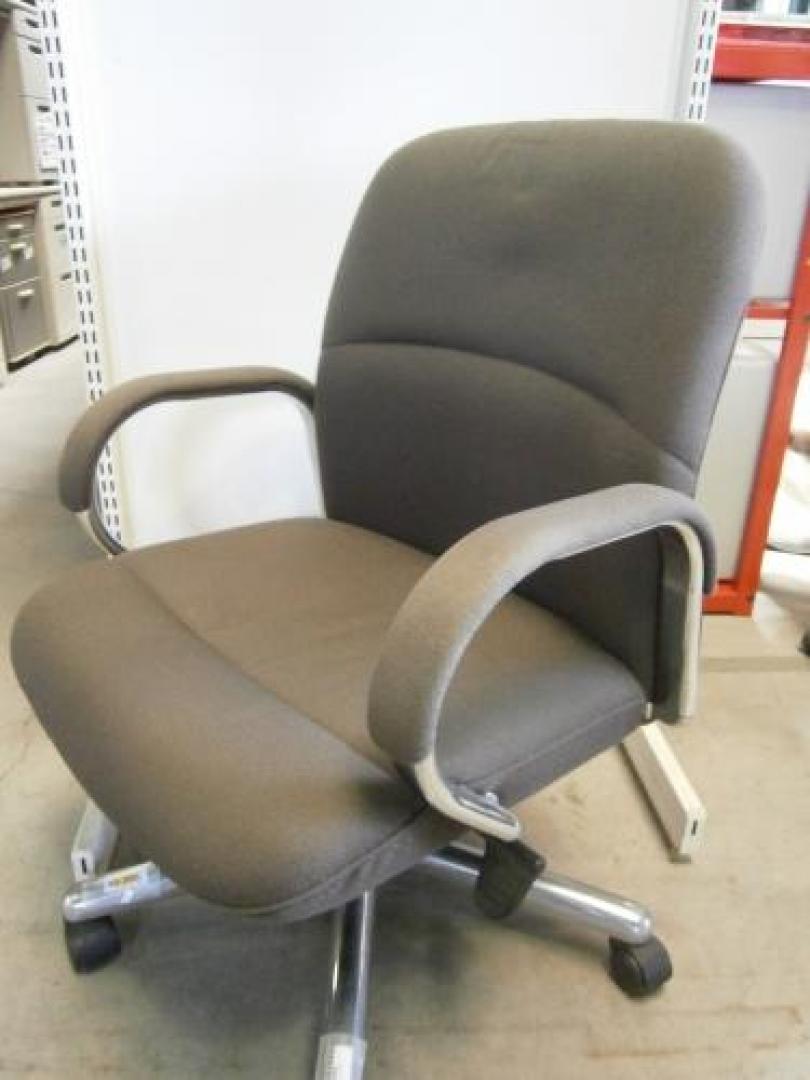 内田洋行【キャスター付ミーティングチェア】【会議チェア】
                                    中古
            