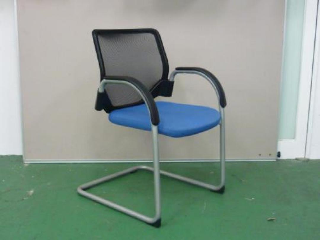 エアリ　スタッキングチェア（ブルー）【会議チェア】
                                    中古
            