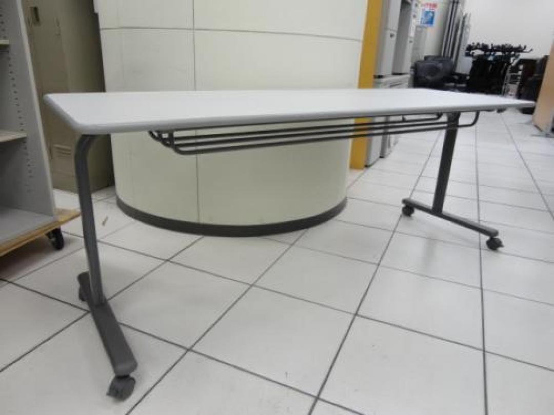 内田洋行製　サイドスタックテーブル　1台限定!!
                                    中古
            