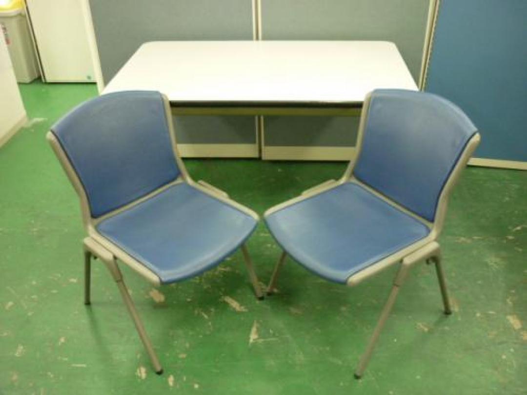 ミーティングテーブル・スタッキングチェアセット【会議チェア】
                                    中古
            