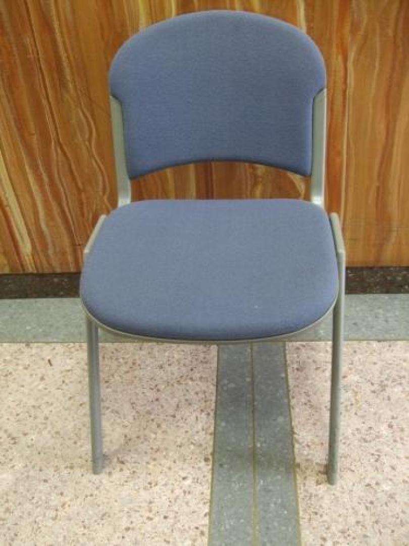 【状態良好：キレイです】内田洋行製　スタッキングチェア　　数量20脚以上【会議チェア】
                                    中古
            