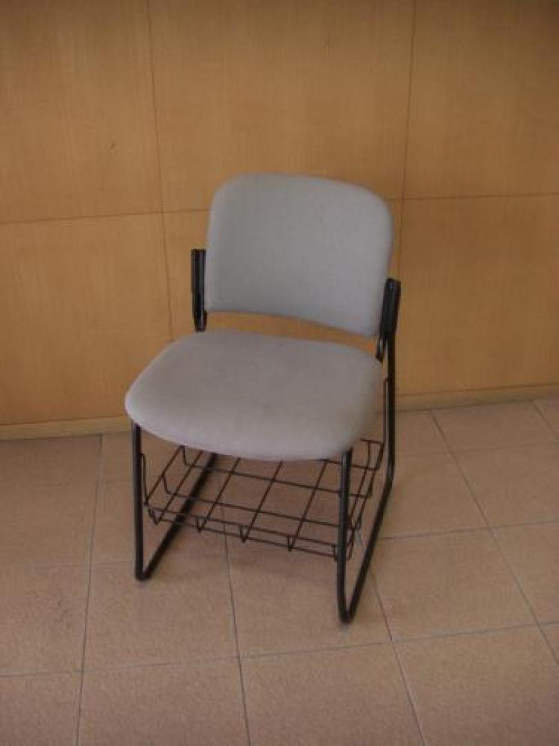スタッキングチェアー揃いで入荷!!【会議チェア】
                                    中古
            