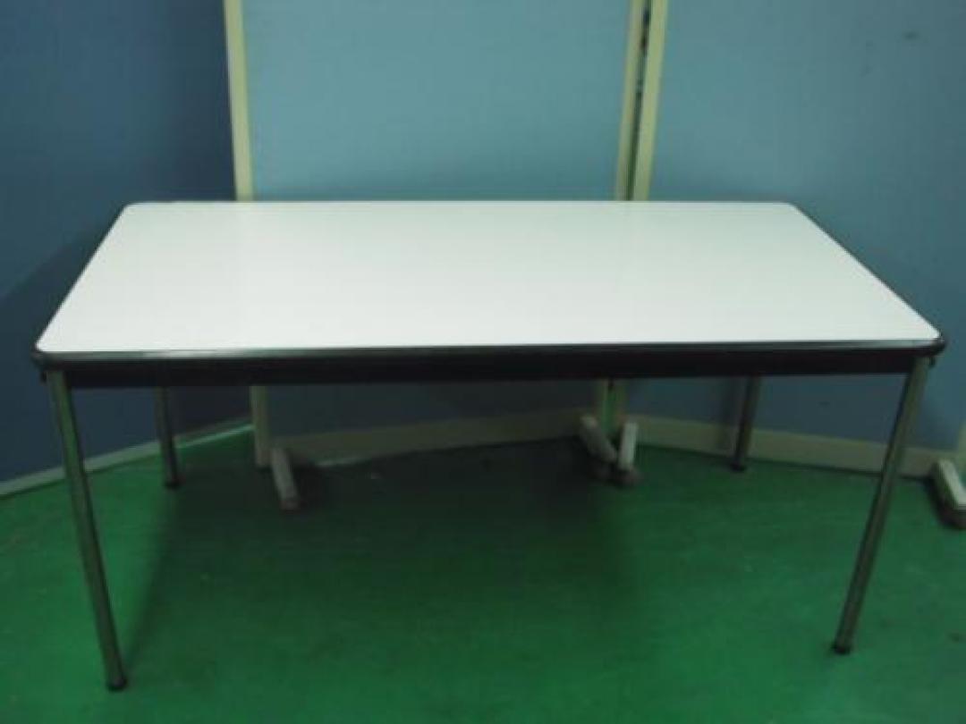 ITOKI製■折りたたみテーブル■W1800×D750×H700■ロッキング機能付き■
                                    中古
            