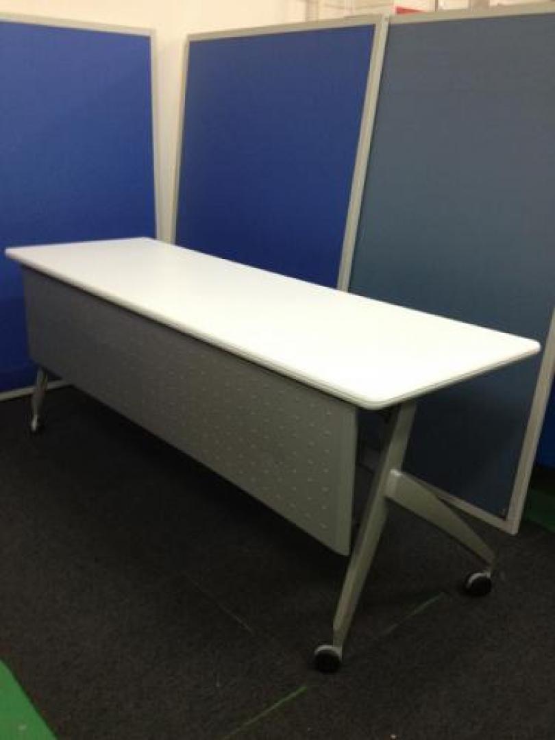 9/21在庫情報【内田洋行】【UCHIDA】【サイドスタックテーブル】【折りたたみ】
                                    中古
            