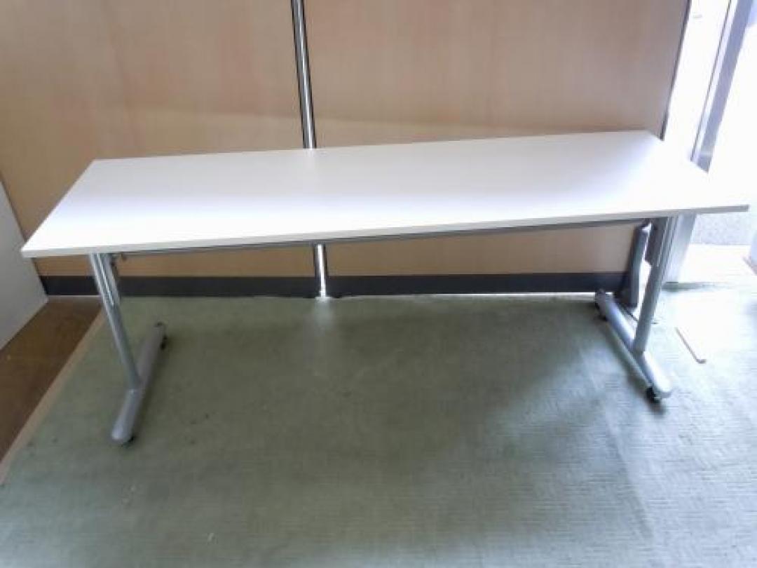 【おつとめ品】【天板に傷あります】★★★飯田橋店の特売品★★★　【W1800D600サイズ】　スタックテーブル　■　ITOKI　■　会議室の必需品
                                    中古
            