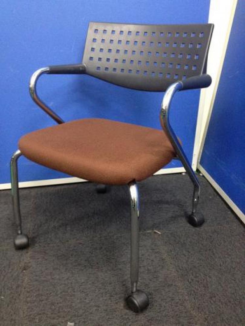 11/6在庫情報【vitra】【ヴィトラ】【ミーティングチェア】【会議用チェア】【キャスター付】【会議チェア】
                                    中古
            