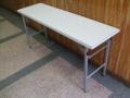 【中古オフィス家具　中古折畳みテーブル】会議用テーブルの定番！折りたたんで収納可能