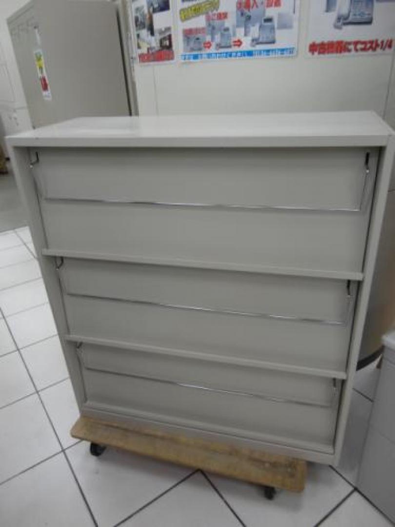 コクヨ製　雑誌架　３段タイプ
                                    中古
            