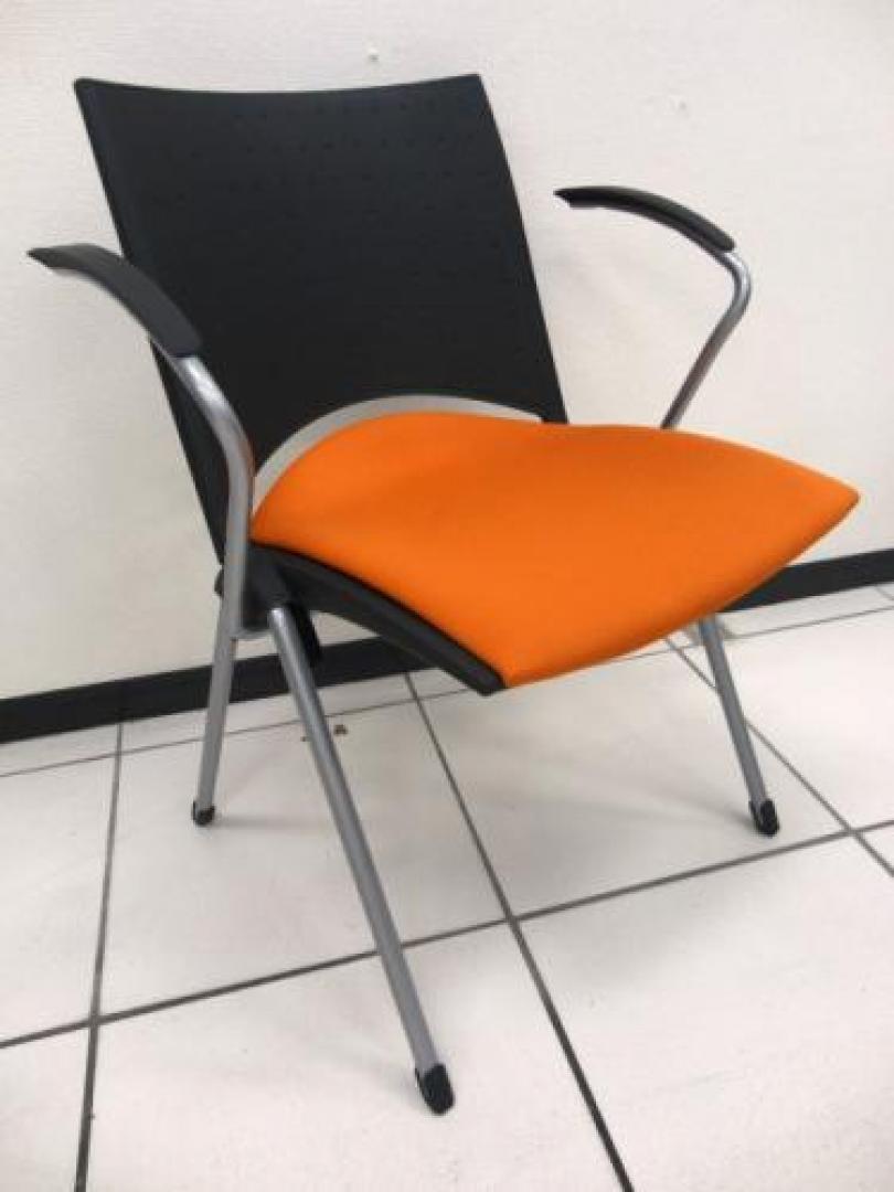 ■イトーキ製　レコスチェアー【会議チェア】
                                    中古
            