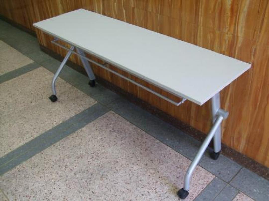 【キャスター付き】サイドスタックテーブル
                                    中古
            