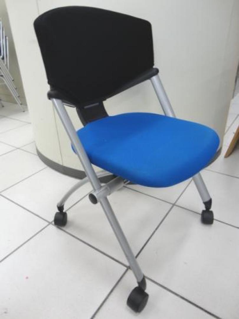 ■コクヨ製　スタッキングチェア　定価57120円が・・・・【会議チェア】
                                    中古
            