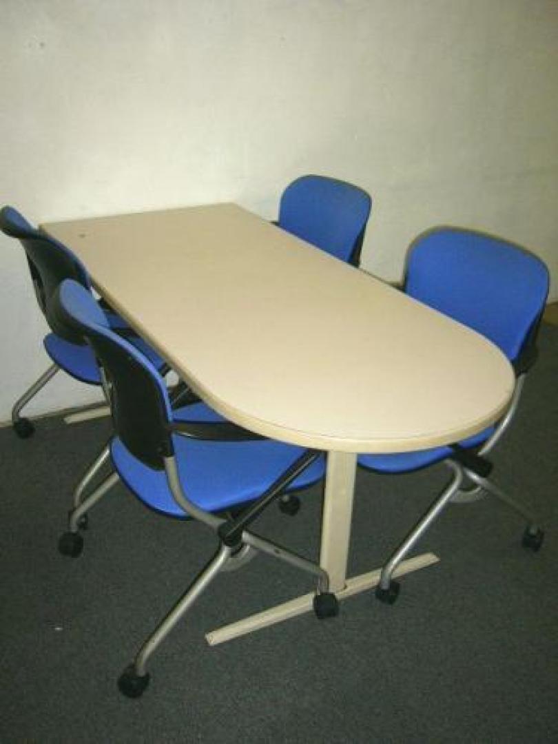 【限定1セット】■イスとテーブルがセット2850円offの15000円（税込み）　■半楕円形テーブルのオカムラ製トーションチェア4脚　■限定1セット　【セット商品】【会議チェア】
                                    中古
            