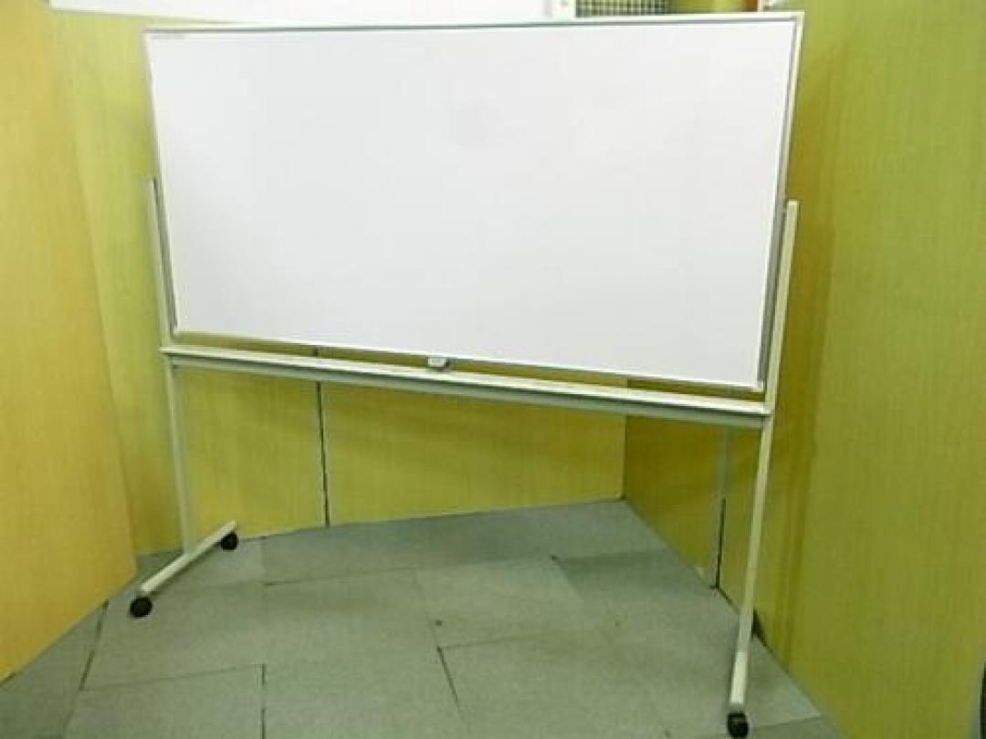 【☆状態良好☆両面ホワイトボード】■内田洋行製　自立式ホワイトボード　両面タイプ
                                    中古
            