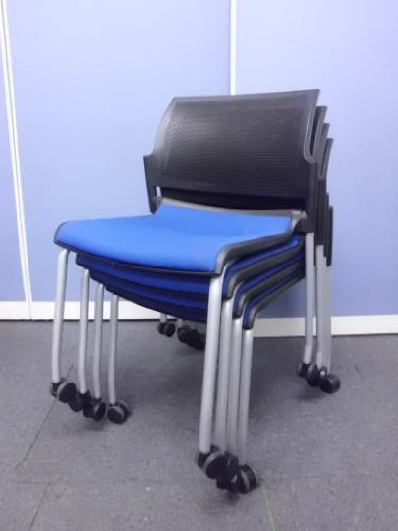 【スタッキング/ネスティング　両機能搭載】　内田洋行製　FM-310Nシリーズ　4脚セット　■大量入荷  【会議チェア】
                                    中古
            