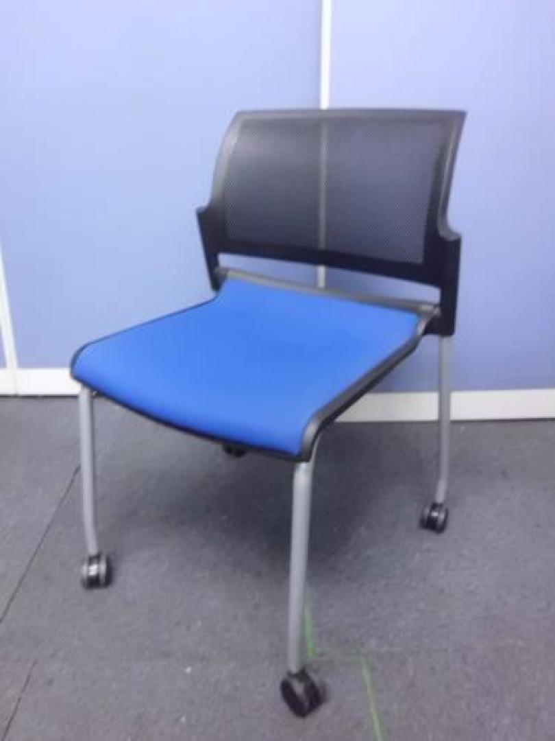 【スタッキング/ネスティング　両機能搭載】　内田洋行製　FM-310Nシリーズ　■座面にシミ有のため【会議チェア】
                                    中古
            