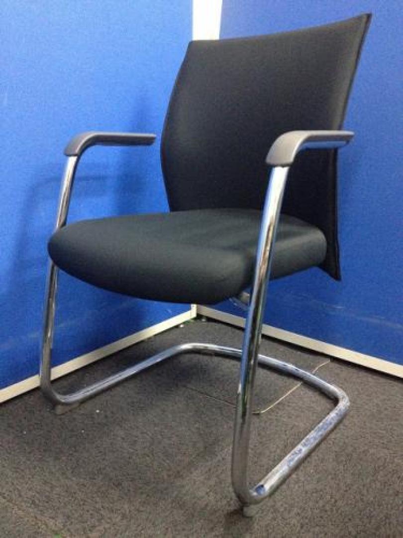 10/17在庫情報【kokuyo】【コクヨ】【エクサージュ】【肘付】【ブラック】【ミーティング】【会議チェア】
                                    中古
            