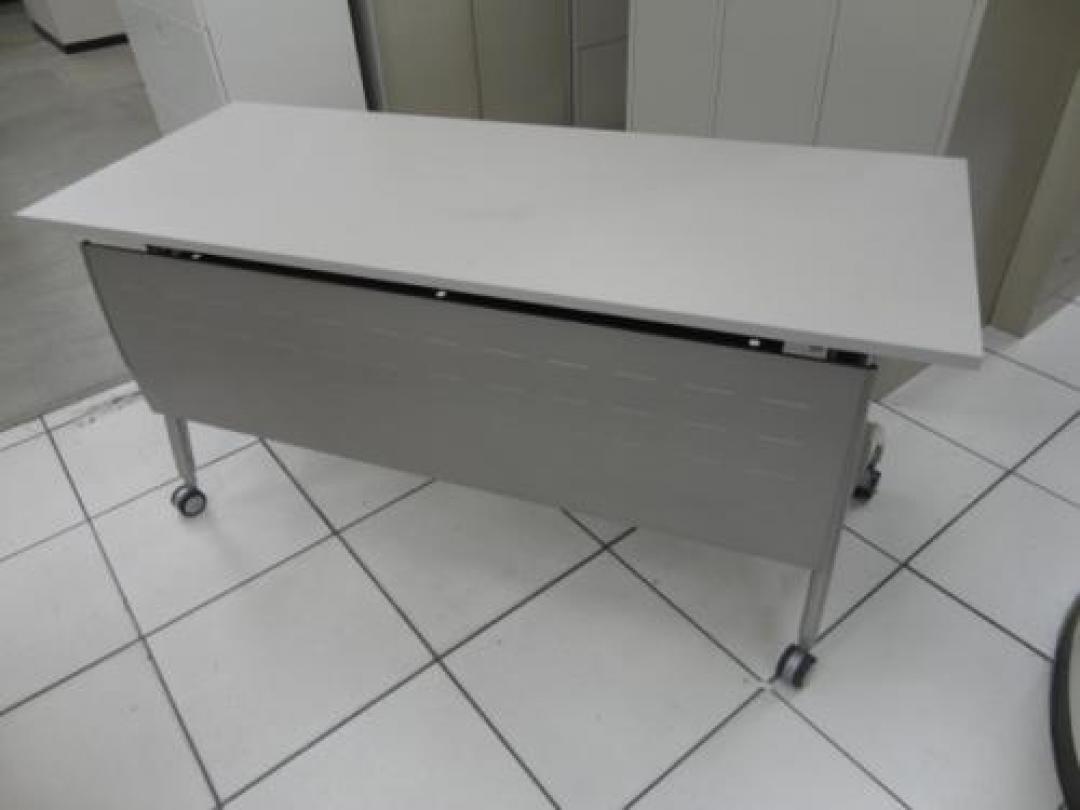 ITOKI製　スタッキングテーブル　リリッシュシリーズ　1560タイプ
                                    中古
            