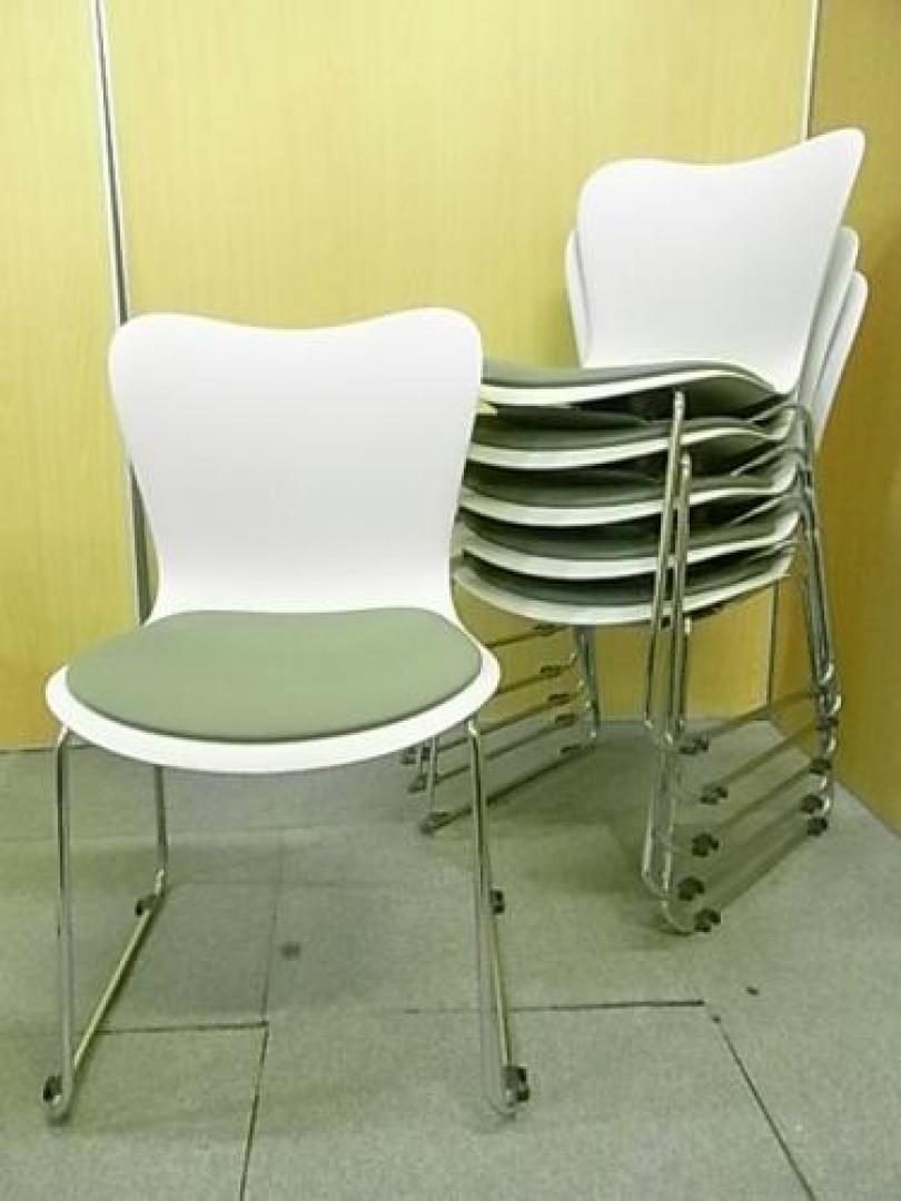 【４脚セット】 ■内田洋行　スタッキングチェアセット　【セット商品】【会議チェア】
                                    中古
            