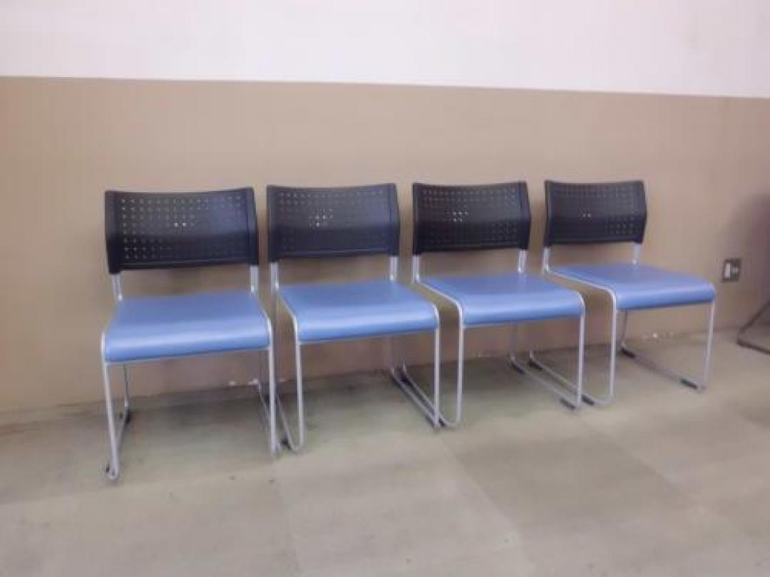 【スタッキングチェア・4脚セット】4脚セットの価格にて、ご提供!!8400円→7980円【会議チェア】
                                    中古
            