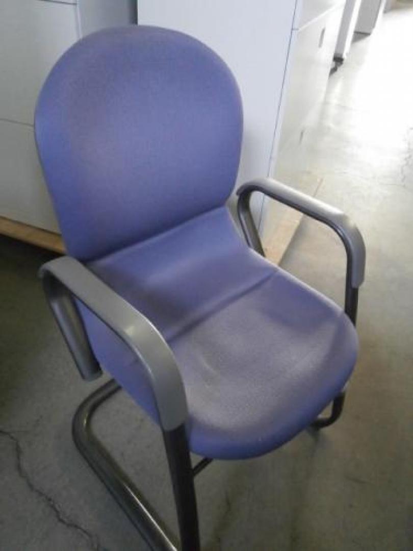 内田洋行【肘付ミーティングチェア】【会議イス】【会議チェア】
                                    中古
            