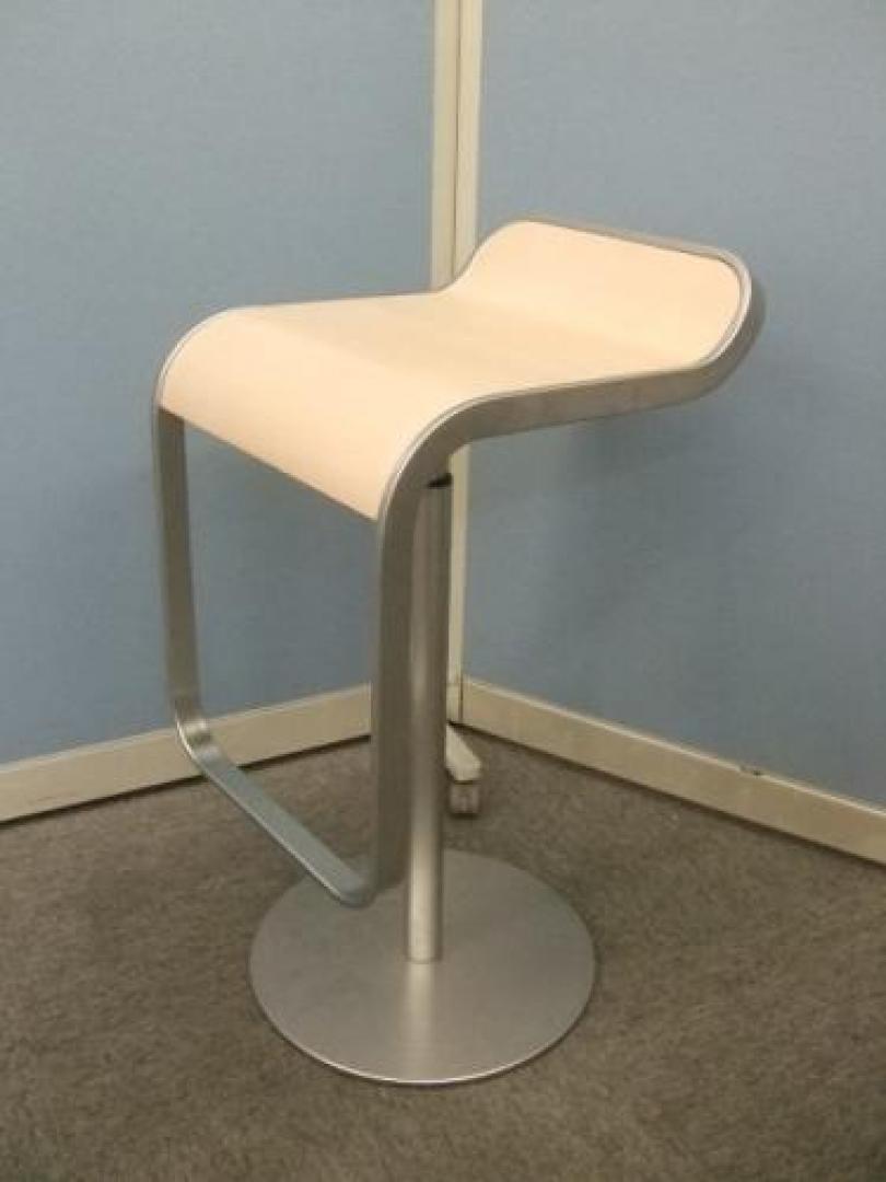 lapalma製（イタリア）　高級カウンターチェア「LEMチェア」入荷いたしました！！！
                                    中古
            