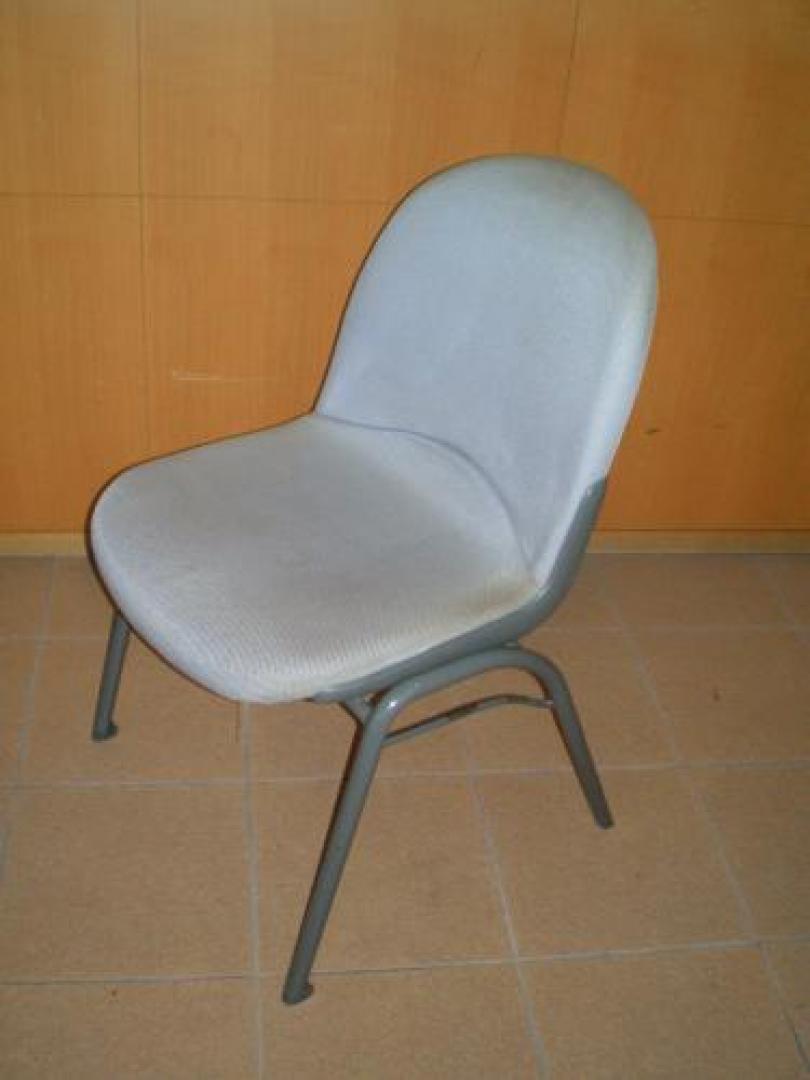 コクヨ製　スタッキングチェアー　入荷！ミーティング用に是非！！【会議チェア】
                                    中古
            