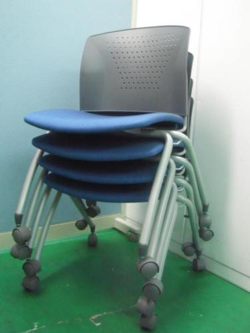 スタッキングチェアセット■4脚で￥10500(税込)■重ねられてスペースも取りません。【会議チェア】
                                    中古
            