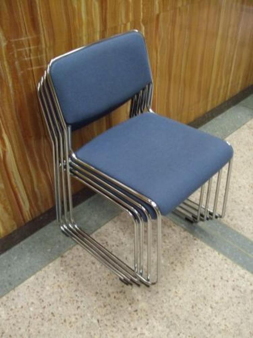 ☆状態良好チェア☆　きれいなスタッキングチェア4脚セット入荷！！　【会議チェア】
                                    中古
            