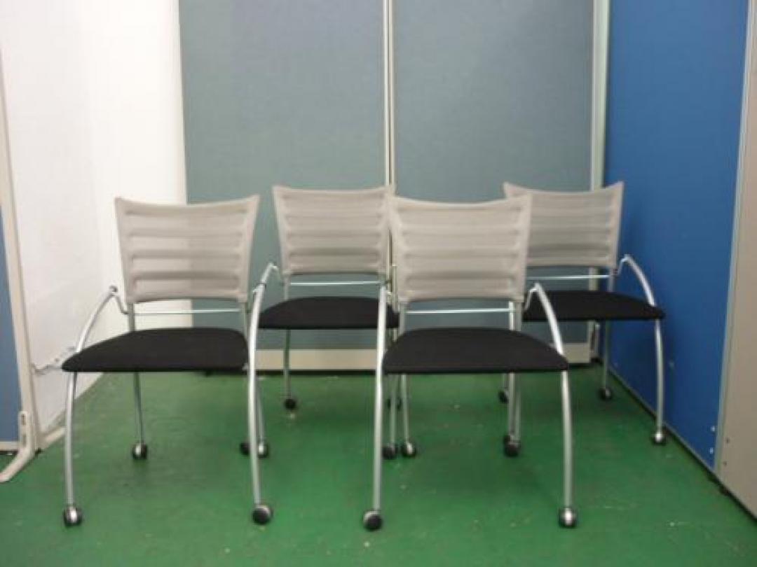 ネスティングチェア4脚セット【会議チェア】
                                    中古
            