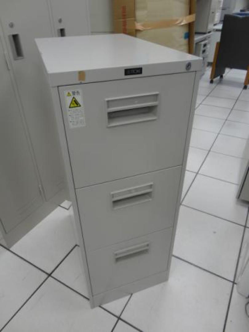 イトーキ製　Ａ４ファイルキャビネット　３段タイプ
                                    中古
            