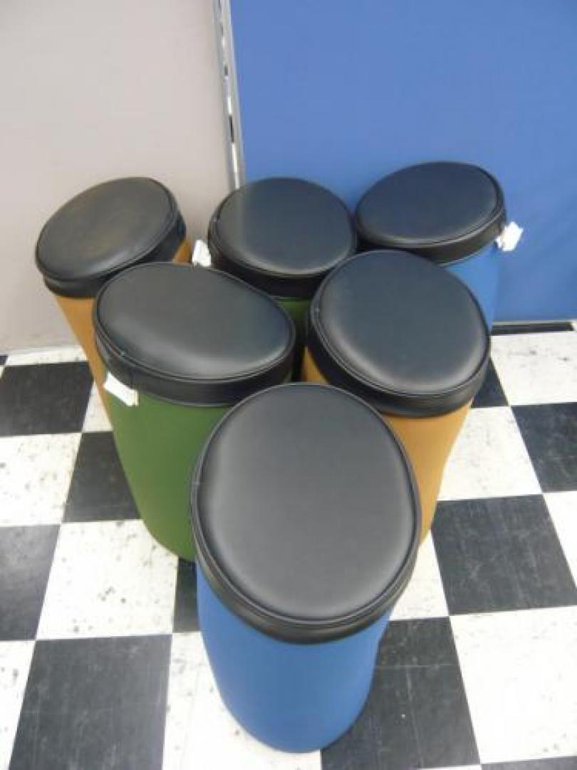 ■おつとめ品■チェアにもスツールにも大活躍！インテリアのアクセントにも映えるイスが入荷。残りわずか1脚。在庫限り。【オフィス家具　チェア　イス　埼玉】
                                    中古
            