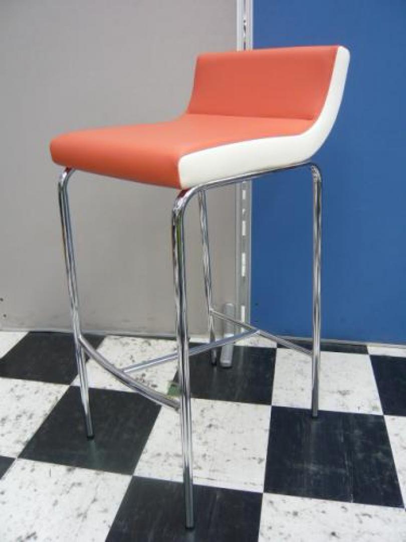 ■状態良好■ハイカウンターチェアが入荷。Barやちょっと高いテーブルに合います。在庫限り。残り1脚。
                                    中古
            