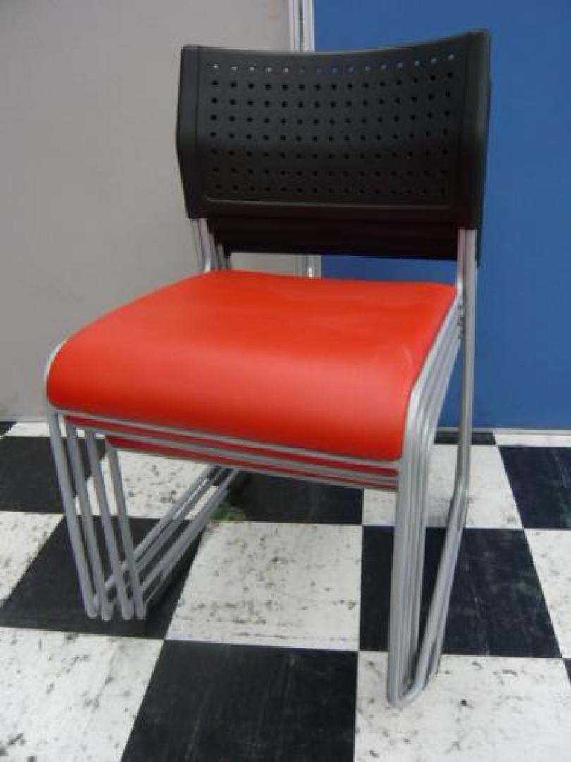 ■状態良好■【セット商品】アイリスチトセのスタッキングチェアが大量入荷。4脚セットになります。人気のレッド色。残り僅か。【会議チェア】
                                    中古
            