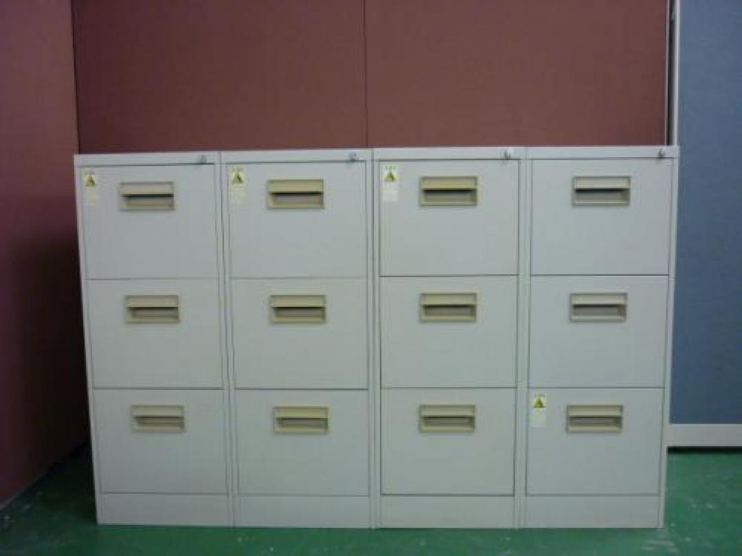 A4ファイルキャビネット4台セット
                                    中古
            