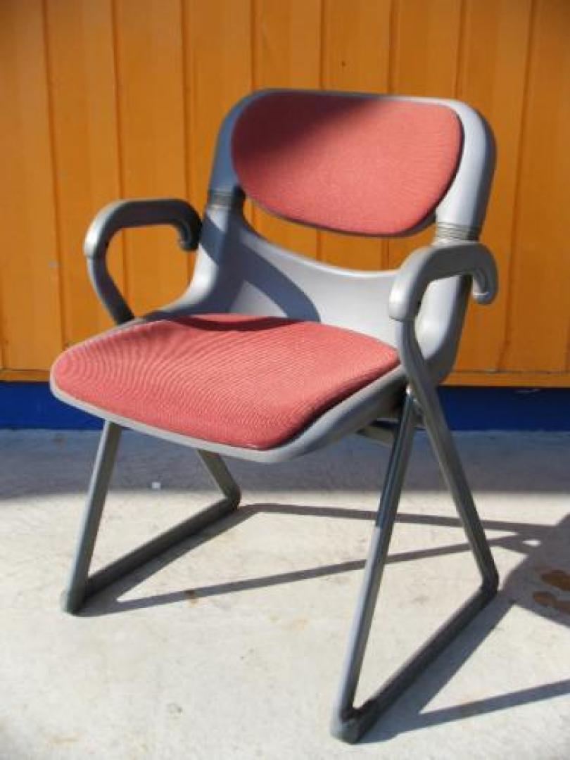 肘付スタッキングチェア【会議チェア】
                                    中古
            