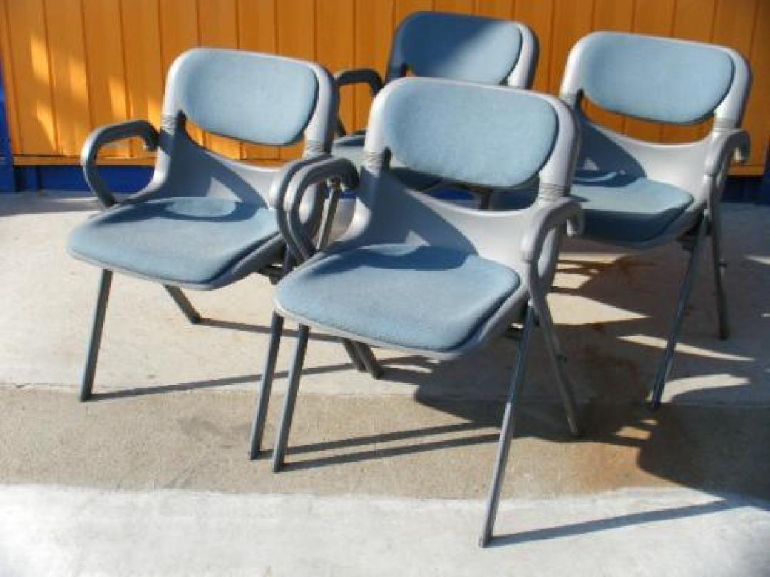 【セット商品】まさかの入荷！肘つきスタックチェア4脚セット【会議チェア】
                                    中古
            
