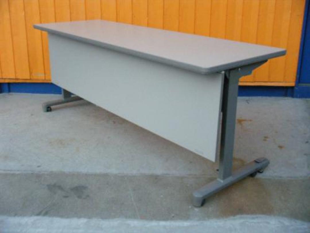 ラスト1台　スタックテーブルを御安く！
                                    中古
            