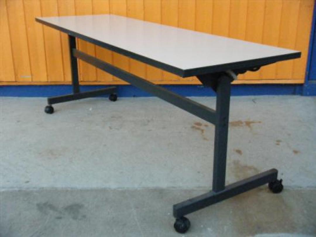 【ラスト一台】スタックテーブル
                                    中古
            