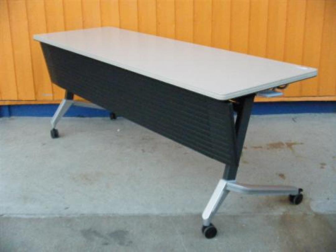 【コクヨ】KT-620シリーズ　使い勝手の良いテーブル　【KOKUYO】
                                    中古
            