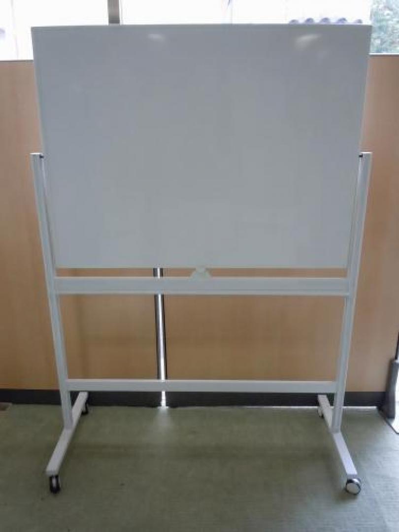 片面ホワイトボード　■　自立式　■　状態良好
                                    中古
            
