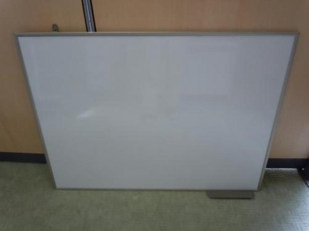 壁掛け式ホワイトボード　■　片方のフックがありません
                                    中古
            