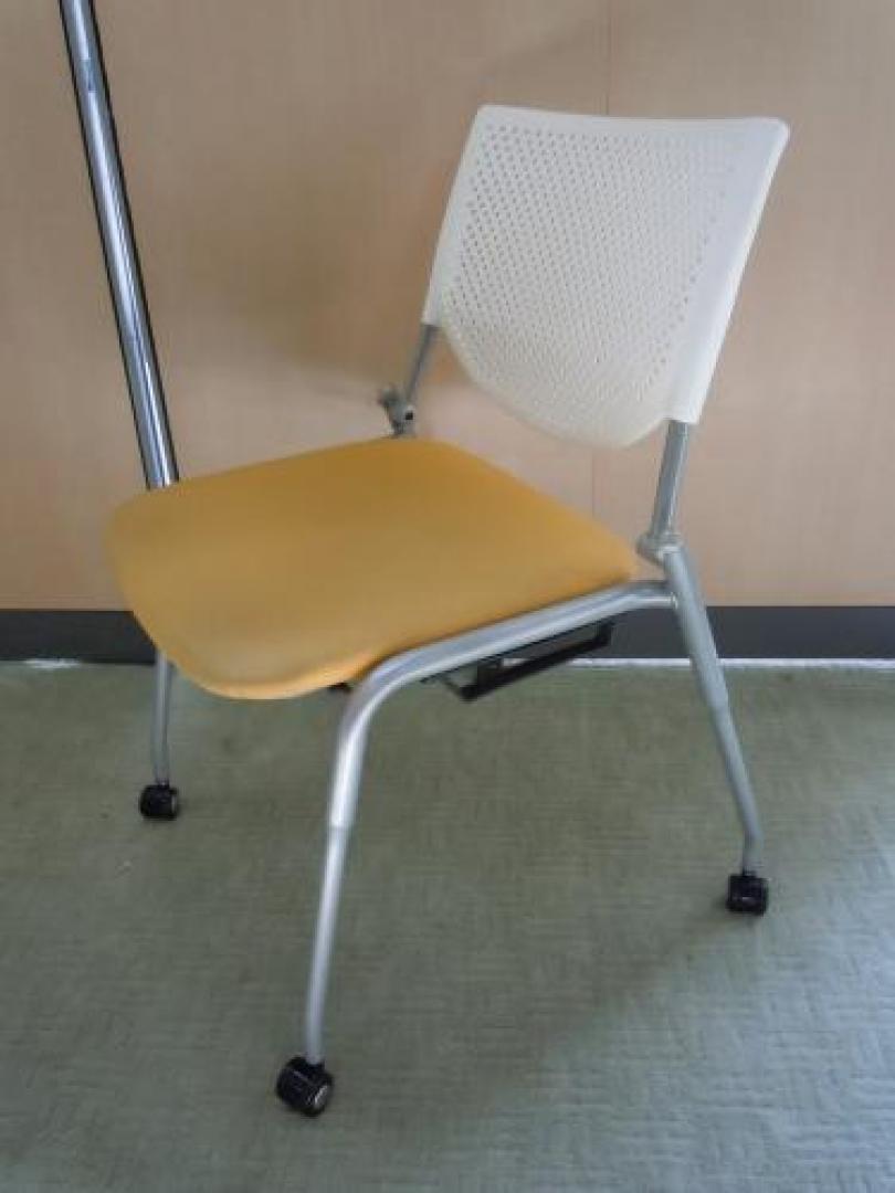 プロスタックミーティングチェア　■　座面に若干汚れ有り　■　スタッキング可能【会議チェア】
                                    中古
            